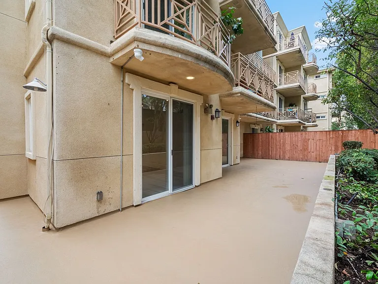 2306 Fox Hills Dr — Photo 11