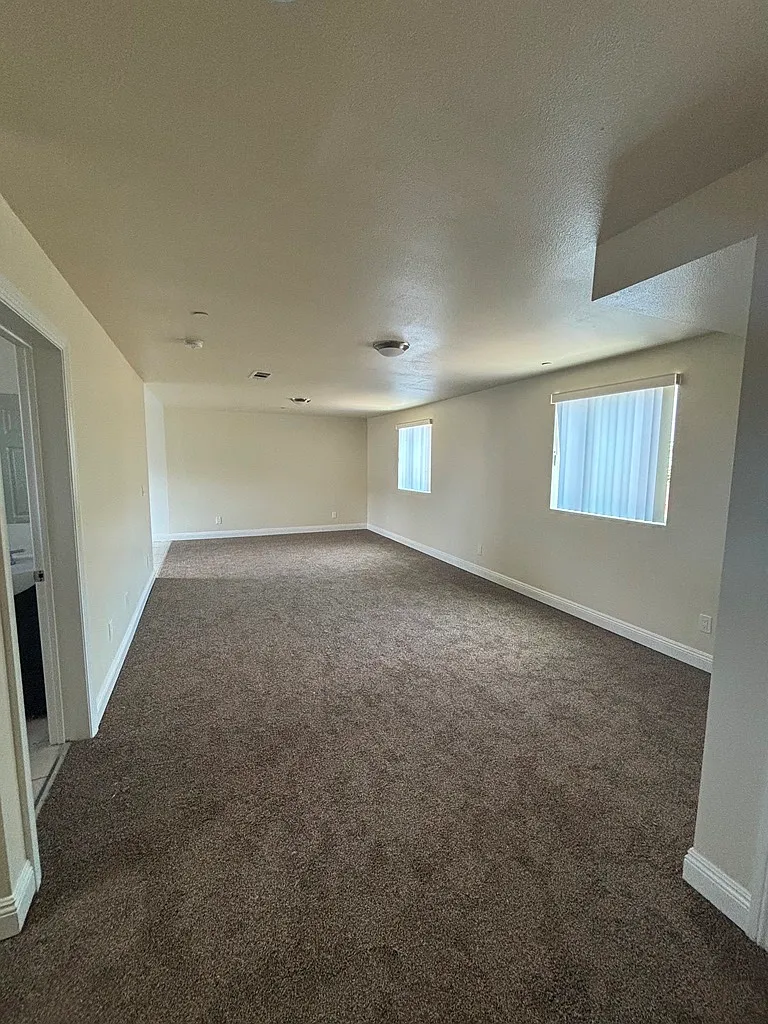5 bed, 1753 sqft, $4,200 — Photo 3
