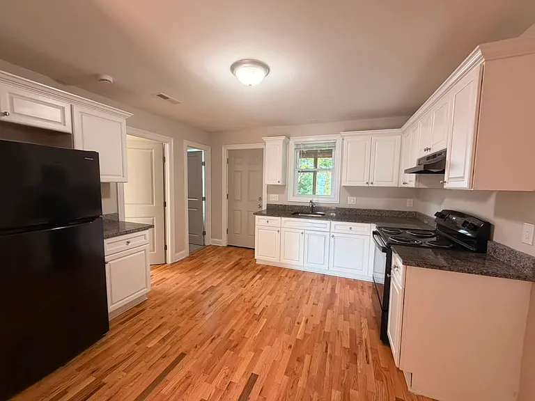 205 Howe Ave #205B — Photo 1