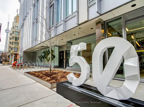 50 McCaul St #404, Toronto, ON M5T 0B6