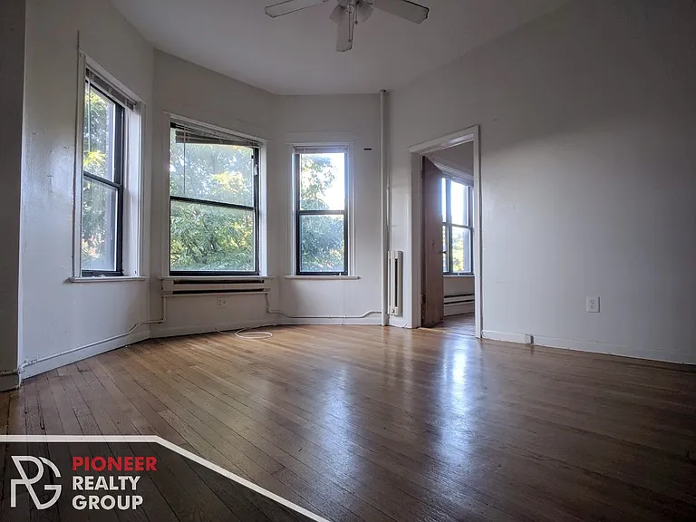 915 W Waveland Ave #923-2D — Photo 1