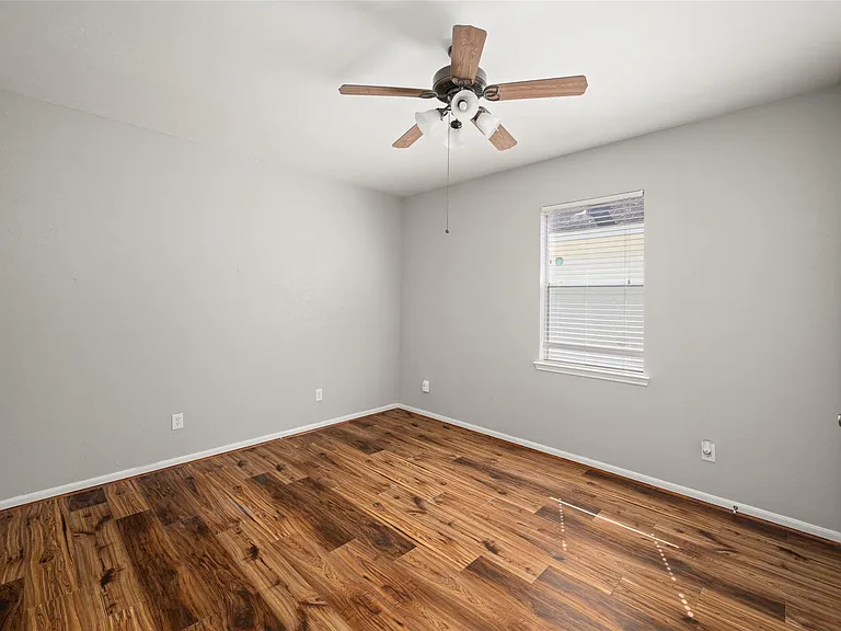 7414 Sabinal Creek Dr — Photo 32
