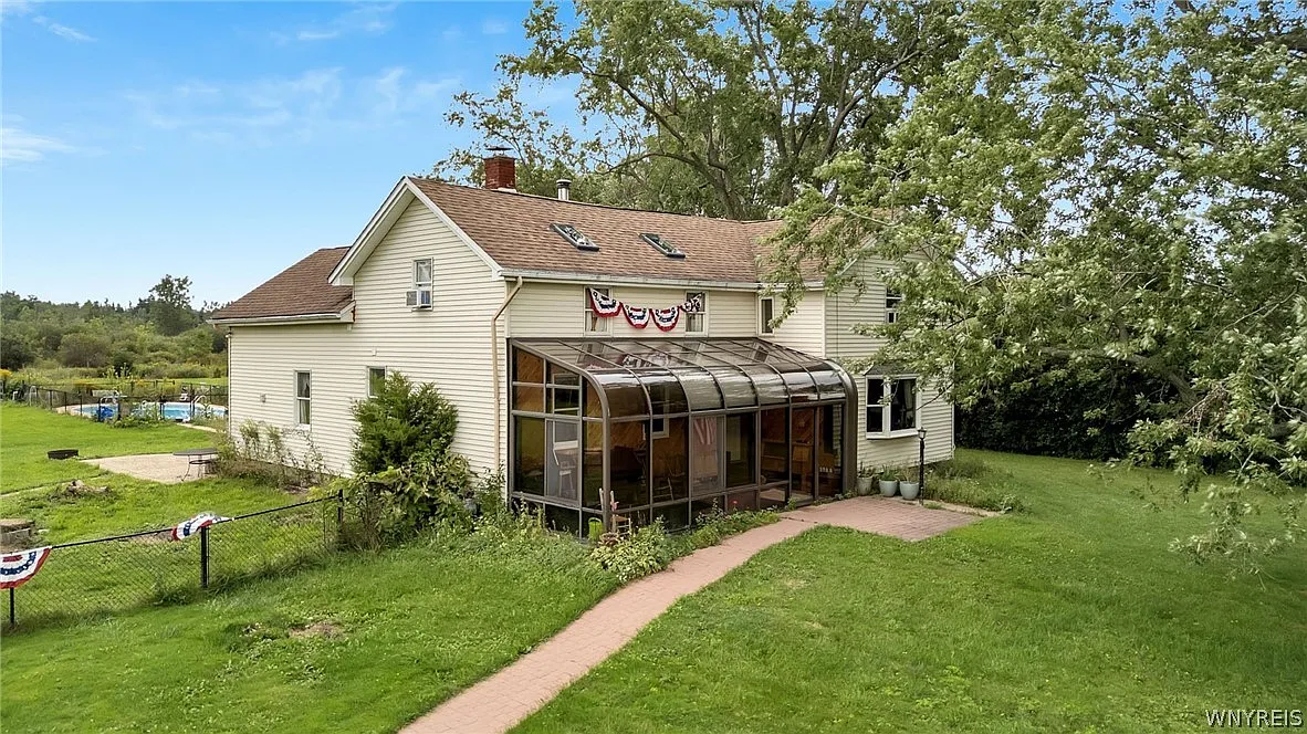 4 bed, 2.0 bath, 1926 sqft, $3,500 — Photo 3