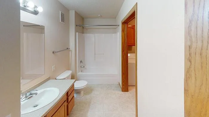 1 bed, 1.0 bath, $1,025 — Photo 4