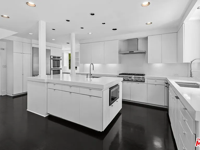 305 S Bedford Dr — Photo 11