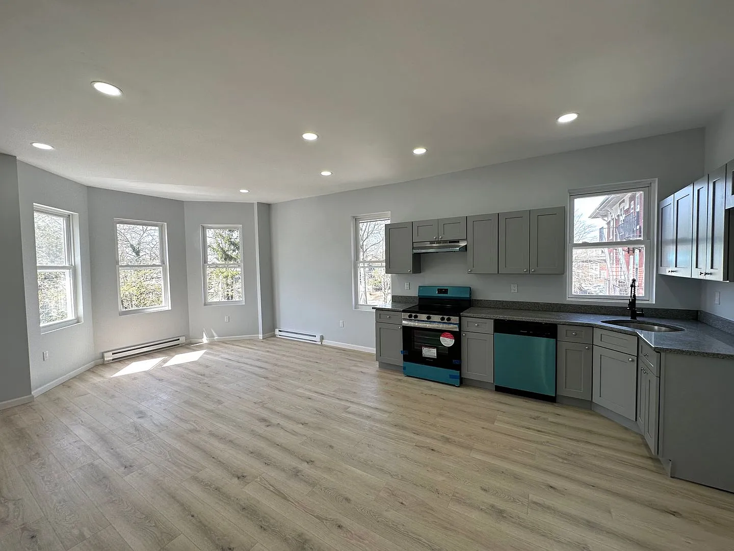 1109 W State St — Photo 1