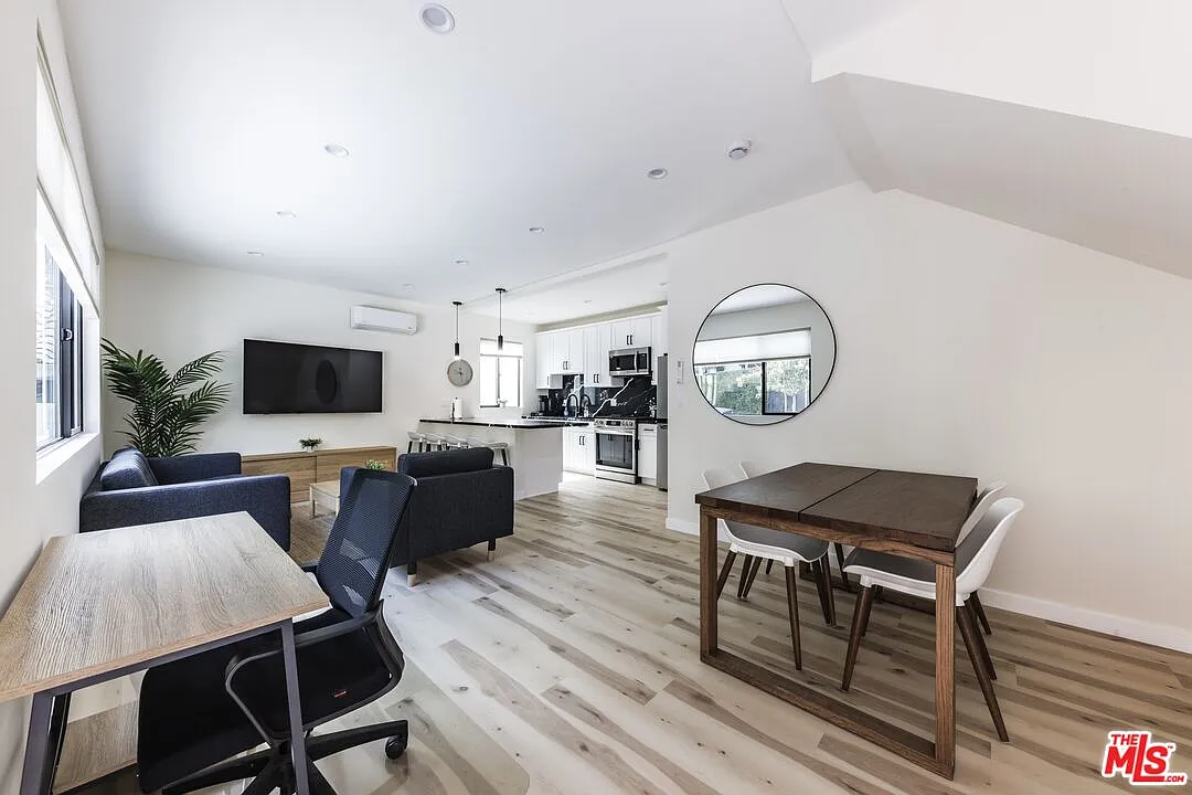2 bed, 1200 sqft, $4,750 — Photo 3