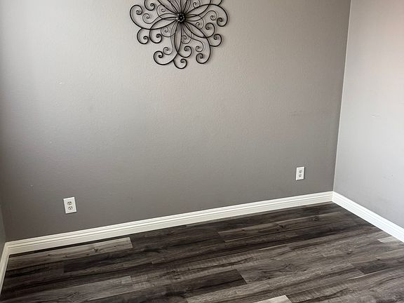 3rd image of 24850 Chippendale St