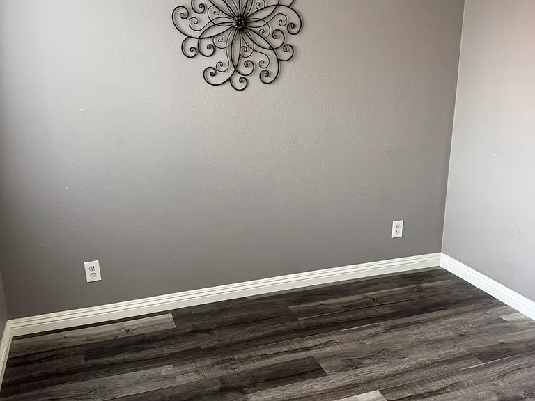 24850 Chippendale St — Photo 3
