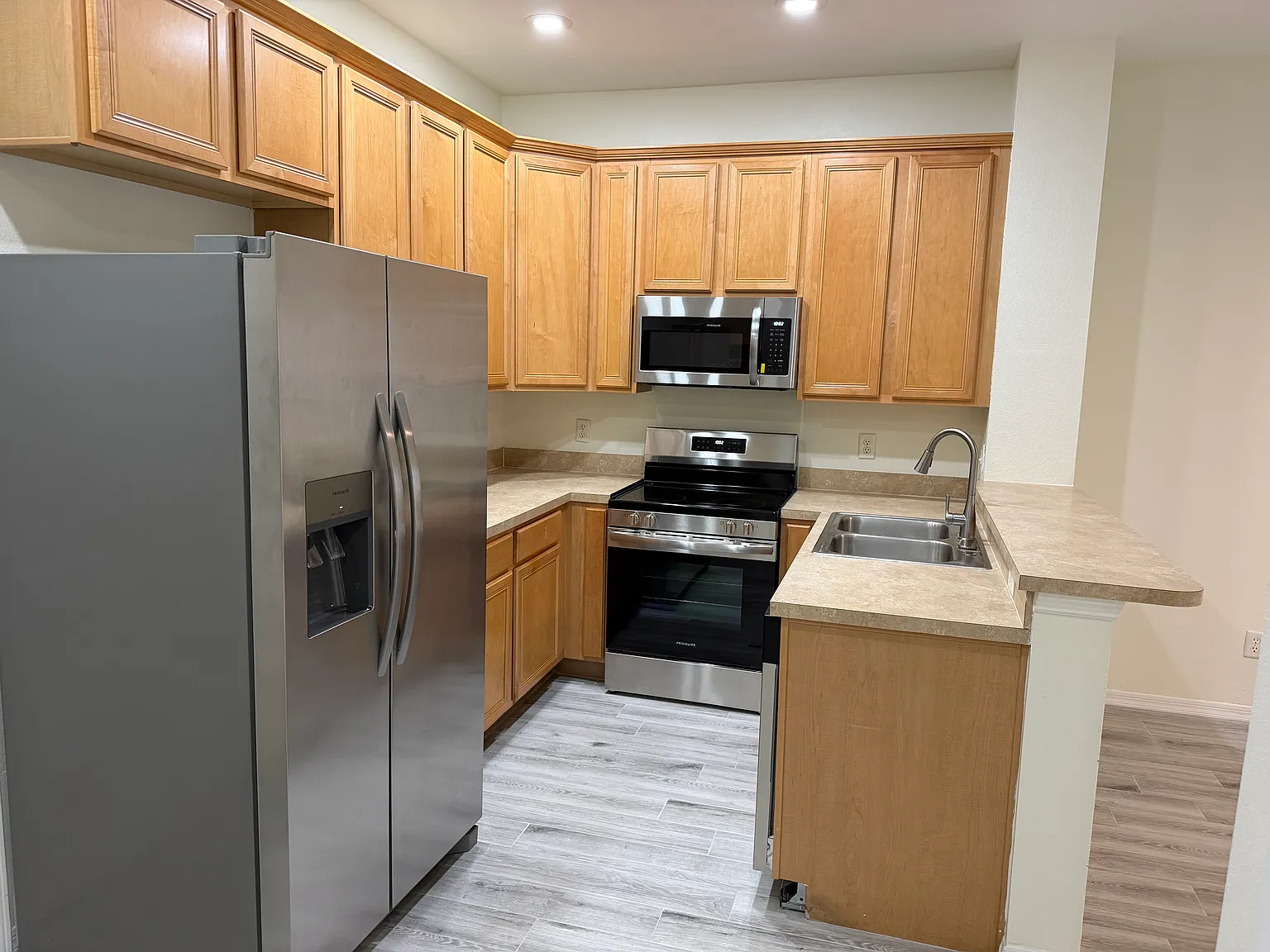 2 bed, 2.5 bath, 1340 sqft, $2,300 — Photo 4