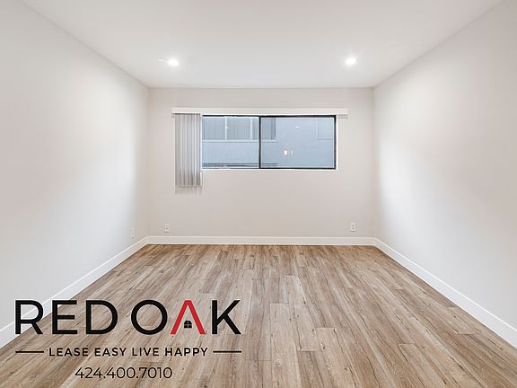 3rd image of 121 N Hamilton Dr APT 102