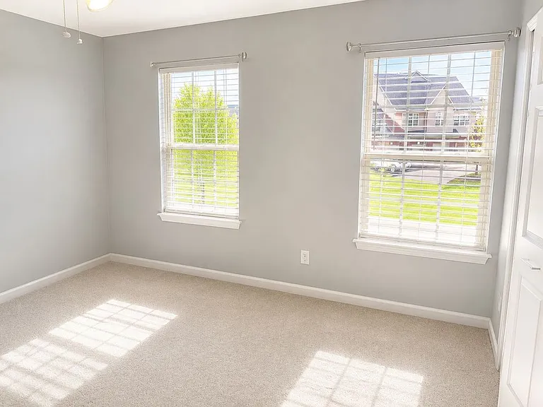 519 Addington Ln — Photo 6