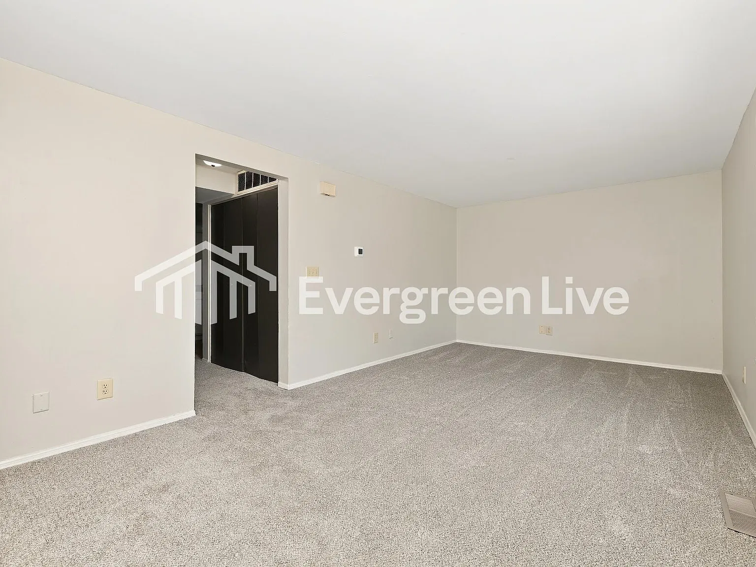 3 bed, 1.5 bath, 1555 sqft, $1,095 — Photo 3