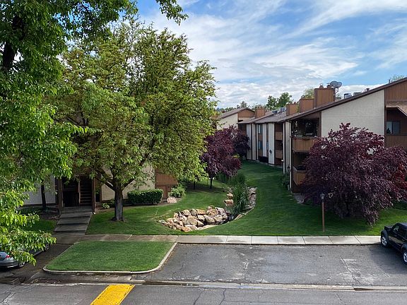3rd image of 1087 E Countrywoods Cir #D