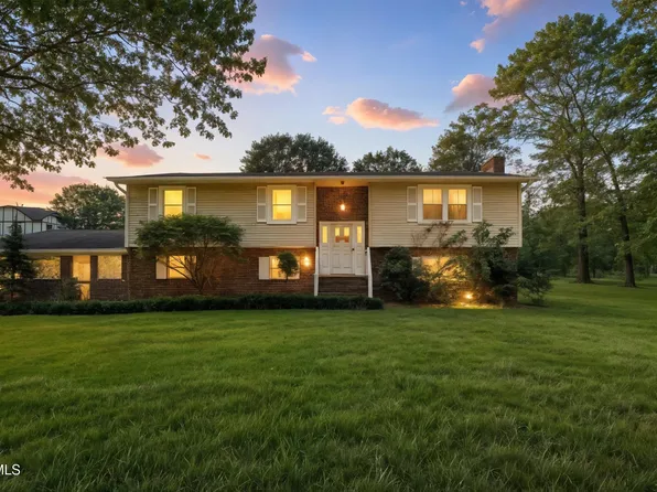 601 Oak Hills Pkwy, Greeneville, TN 37743