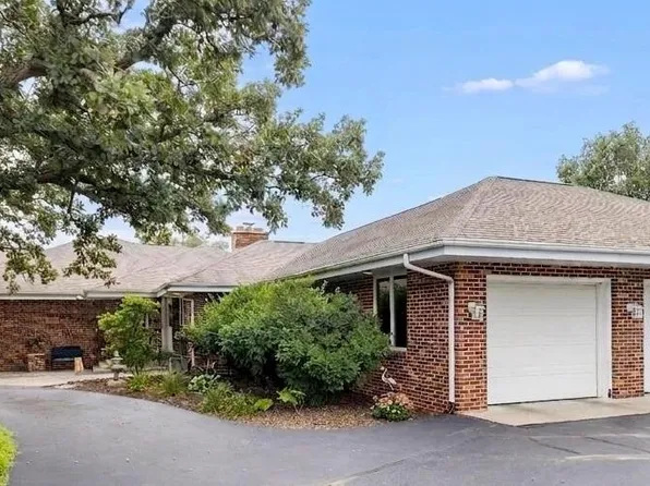 10001 N Hoisington Rd, Byron, IL 61010