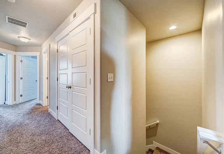 687 S 1840 W #MASTER ROOM — Photo 19