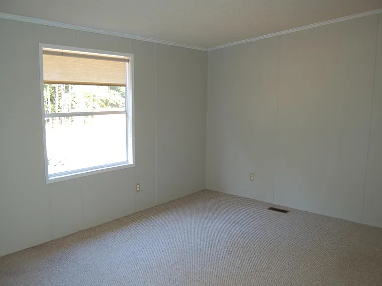 114 Clopton Dr — Photo 6