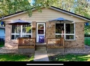 412 W Oglesby St, Monticello, IL 61856