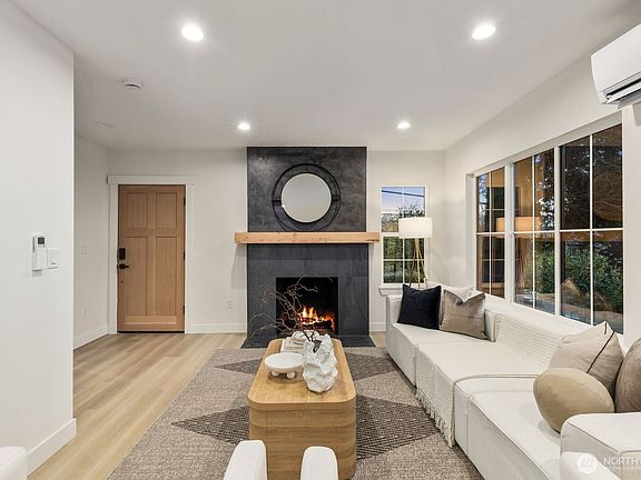 5th image of 306 NW 45th Street