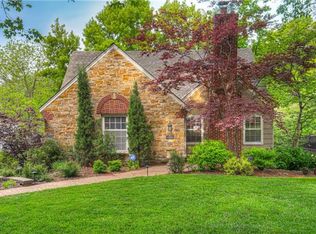 5448 Aberdeen Rd, Fairway, KS 66205