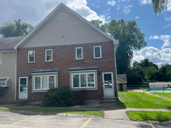 22 Willow Creek Drive, Hudson, NH 03051