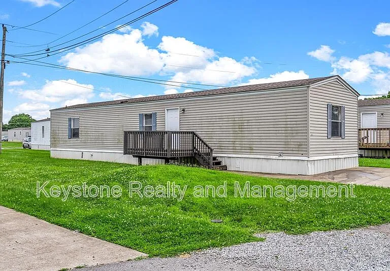 918 Gabby Ln — Photo 1