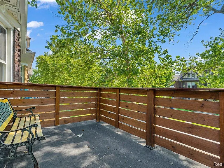 5240 Commonwealth St — Photo 24