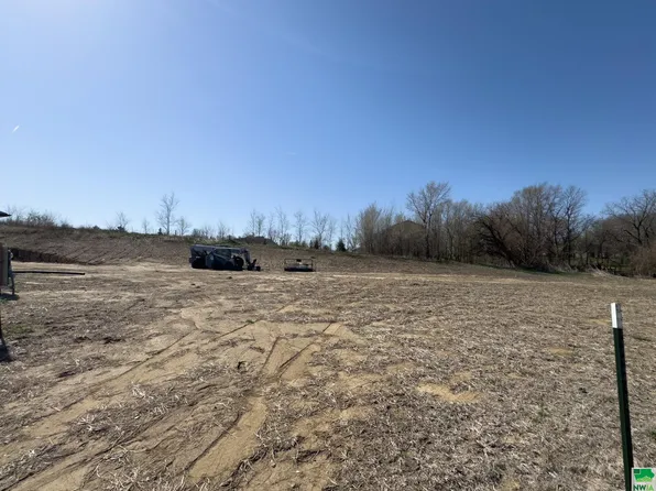 4589 Whitetail Ct, Sioux City, IA 51106