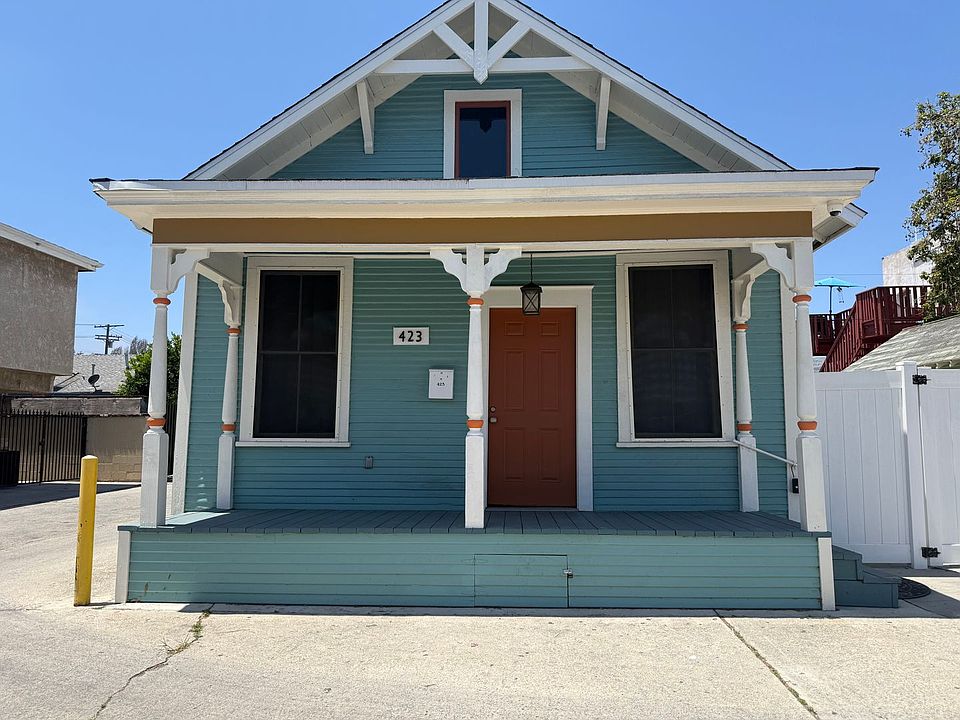 1st image of 423 W 14th St