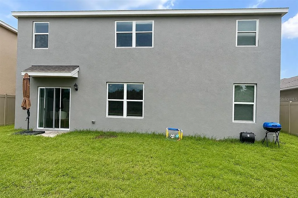 5 bed, 3.0 bath, 2696 sqft, $3,400 — Photo 2