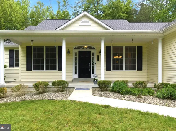 16447 Swans Rest Pl, Hughesville, MD 20637