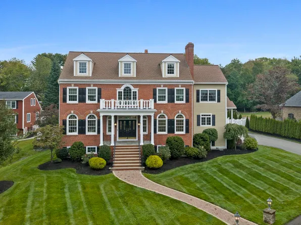 2 Hampton Ct, Lynnfield, MA 01940