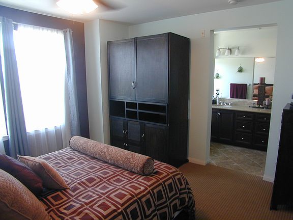 5th image of 38 Midtown Dr