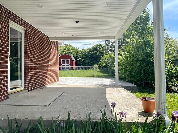 3rd image of 108 Kingsway Dr