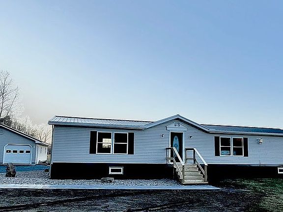 3rd image of 571 Gilbert Rd