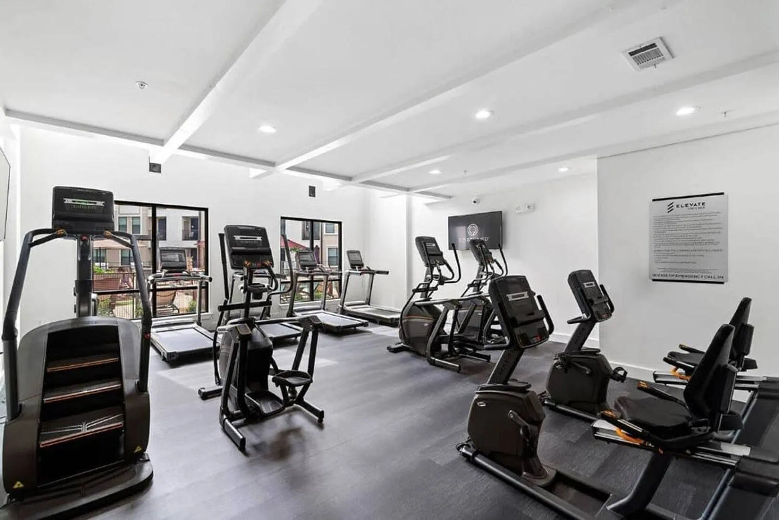 1 bed, 1.0 bath, $3,331 — Photo 4