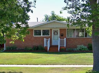 301 23rd St NW, Minot, ND 58703