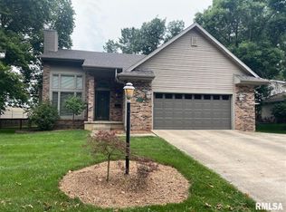 19 Indian Trail Rd, Macomb, IL 61455