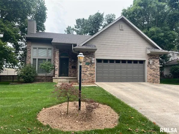 19 Indian Trail Rd, Macomb, IL 61455