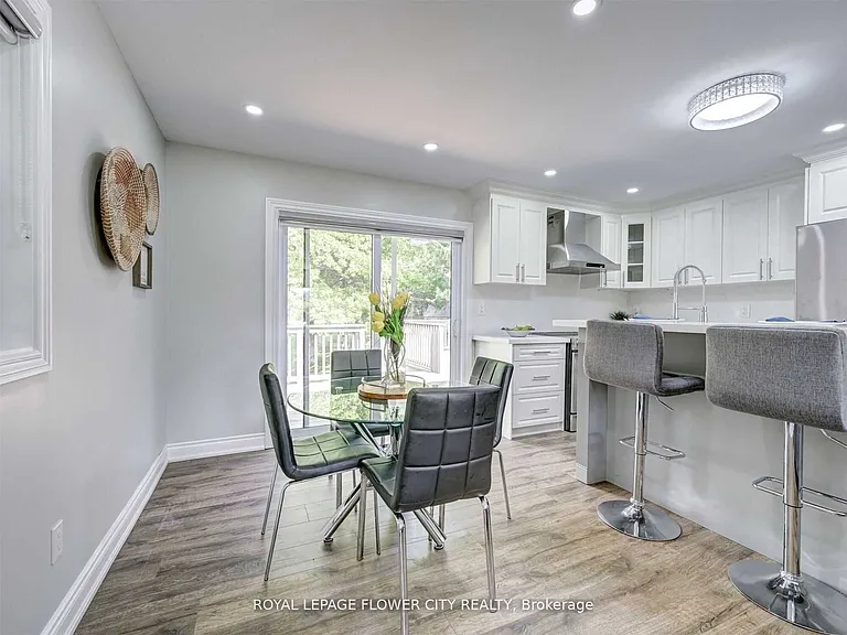 5263 Trafalgar Rd — Photo 17