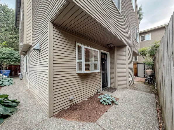10319 Midvale Ave N APT A, Seattle, WA 98133