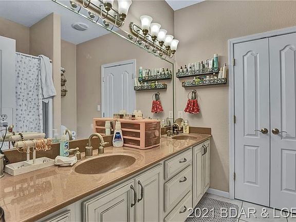 3rd image of 1063 Gutridge Ln #B