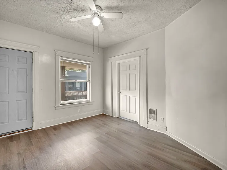 10515 Greenlawn Ave #2 — Photo 2