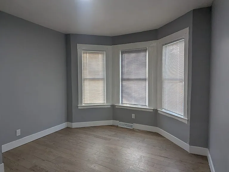365 Howard Ave — Photo 7