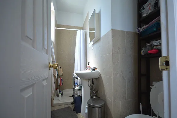 Rented by Hagstrom Management Inc | media 32