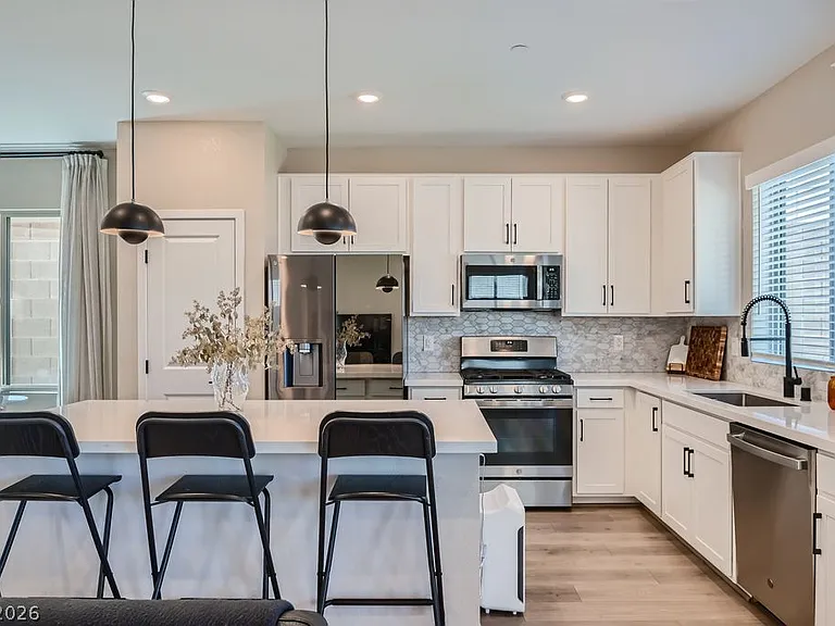 11604 Desert Hollow Ave — Photo 13