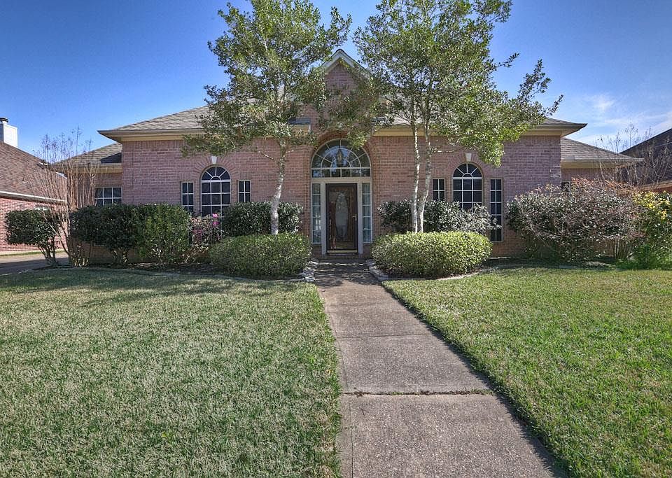 1st image of 2421 Dixie Woods Dr