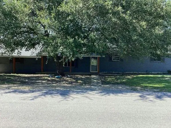1315 Gateway Dr, Wills Point, TX 75169