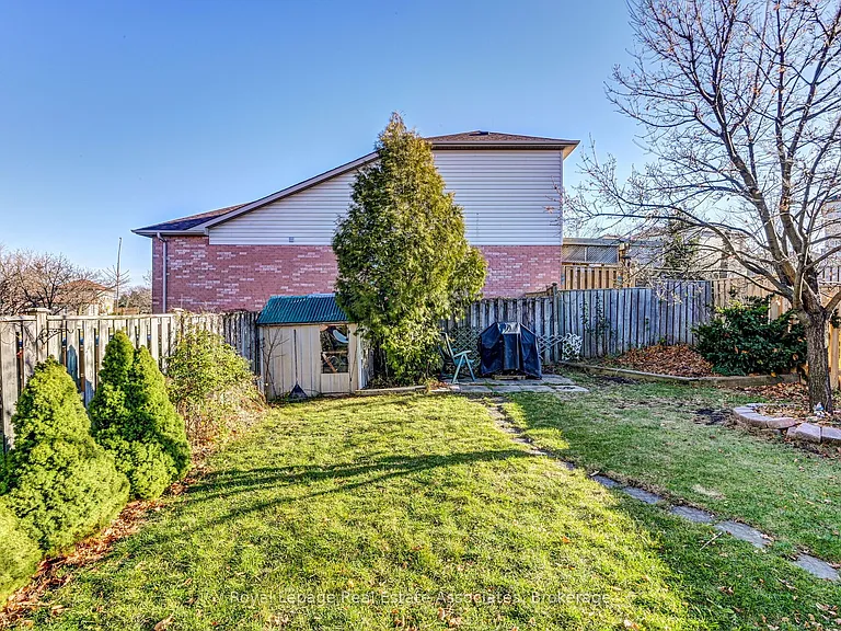 70 Nectarine Cres — Photo 24